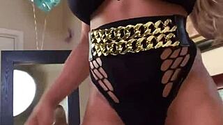 busty ebony nyla storm twerks big booty stripteasing!