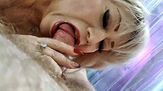 观看艾米热辣熟女作为已婚吸鸡巴女王的行动！