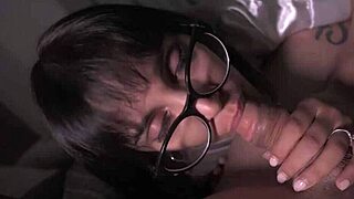 no pod�a dormirme y mi madrastra me dej� romperle el orto para relajarme