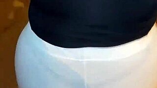 Venezuelan Mature Bbw Flashes Big Ass And Pussy Lips In Public Street Tease