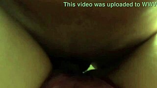 engañé a mi marido con polla grande en mi coño peludo hasta chorros