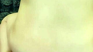 中国熟女从客厅玩到卧室，大量湿润清澈液体流淌