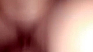 真实业余丰满黑人夫妻享受激情自制性爱，在POV风格中