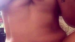 Mujer madura casada de tetas grandes se masturba para mi