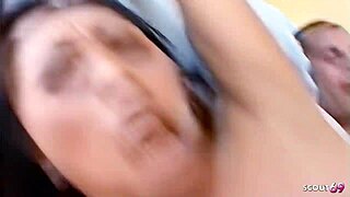 性感亚洲熟妻勾引园丁男孩出轨猛操射精自慰！