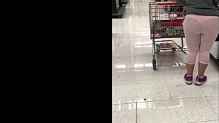 dude sofi elizabb's milf curves kill in those tight pink leggings 😏