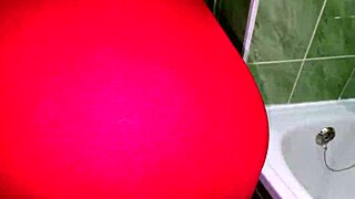 Mature stepmom bathes but stepson fucks her pussy in bathroom