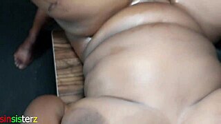 BIG ASS MOM ARRIVES FOR INTENSE MASSAGE POUNDING!