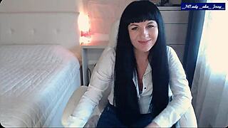 Jessy jeans strip teases clit fingering