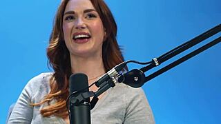 WOW SIRI DAHL FINGERS HAIRY PUSSY TO ORGASM IN CLOSEUP!