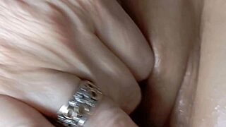 hey auntie, stroke that big cameltoe pussy nice