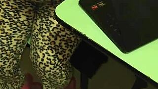 mi madrastra latina bbw con lencería me folla el culo porque reprobé universidad y me hace correrme adentro