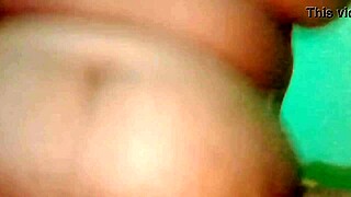 Chubby indian desi bhabhi shaves pussy for homemade orgasm fuck