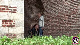 想看辣妈变身硬核肛交骚货吗