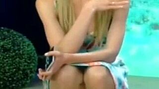 older ladies flash panties and ass cracks