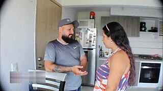 follando con esta madrastra curvy despues de salvarla de ladrones!