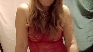 2025 12 02 Esclave F En Body Rouge Masturbates In Stockings