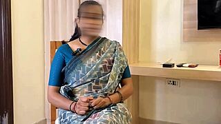 Bhabhi ji says devar ji take my pussy gift first time in new flat!
