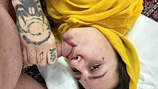 Afghan babe gives super sexy blowjob in homemade vid