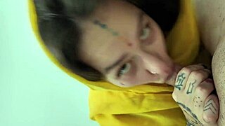 Afghan babe gives super sexy blowjob in homemade vid