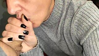 WOW! HOT AMATEUR WIFE SUCKS HUGE LOAD IN MOUTH SWALLOW!