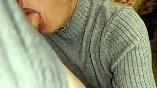 WOW! HOT AMATEUR WIFE SUCKS HUGE LOAD IN MOUTH SWALLOW!