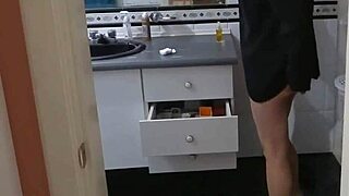 Watch me flash this fat ass to get cocks throbbing before hot anal pounding