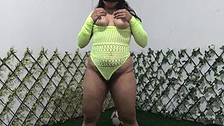 Latina's Muscular Legs Spread Wide in Juicy Pussy Dance Tease