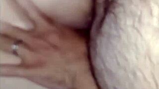 ruiva safada baba no pau e pede pra meter